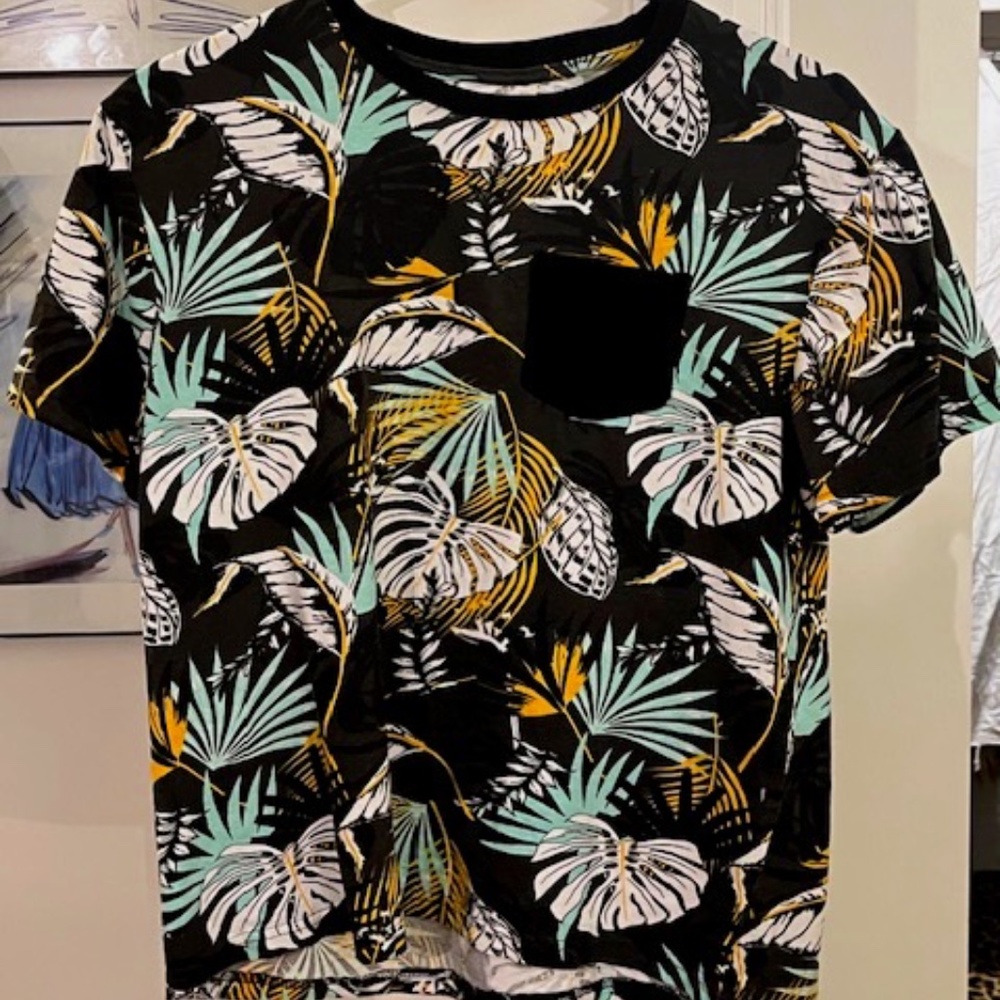 WXYZ mfg. co boys retro black palm multi tee 14/16 (runs small) gently used
